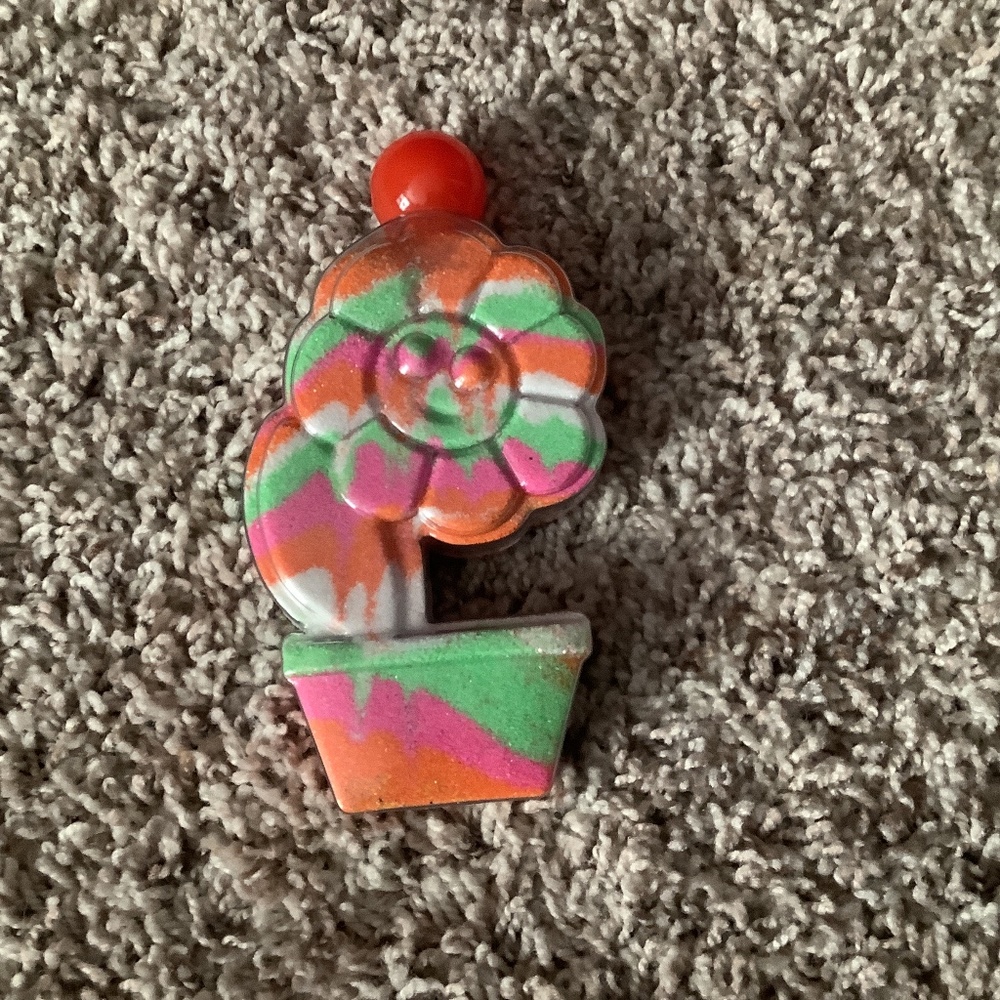 1. Orange white green pink flower sand art